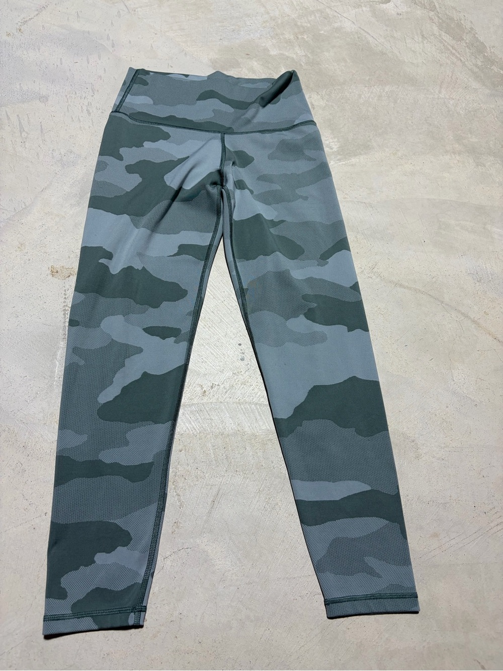 aerie chill play move Green Camo Leggings large
